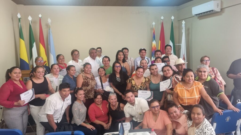 AUTORIDADES Y TÉCNICOS SE CAPACITARON EN GESTIÓN DE RESIDUOS SÓLIDOS